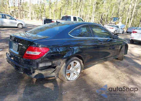 2012 Mercedes-Benz C 250 из США, поврежденный, VIN WDDGJ4HB9CF791452